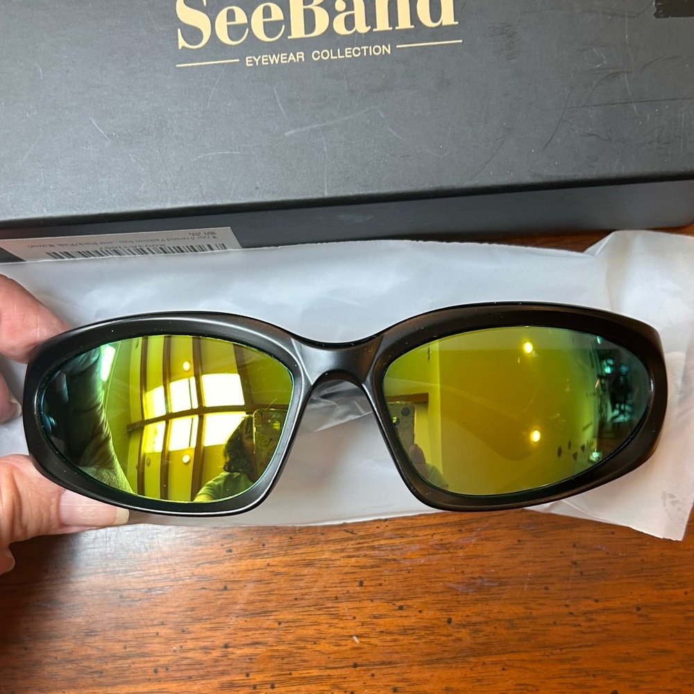 NWOT Sporty Matte Black and Yellow Mirrored Wraparound Glasses